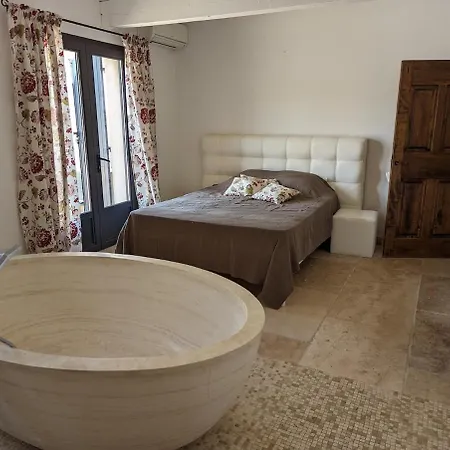 Olivera Villa