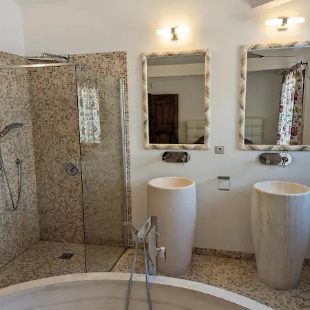 Olivera Villa